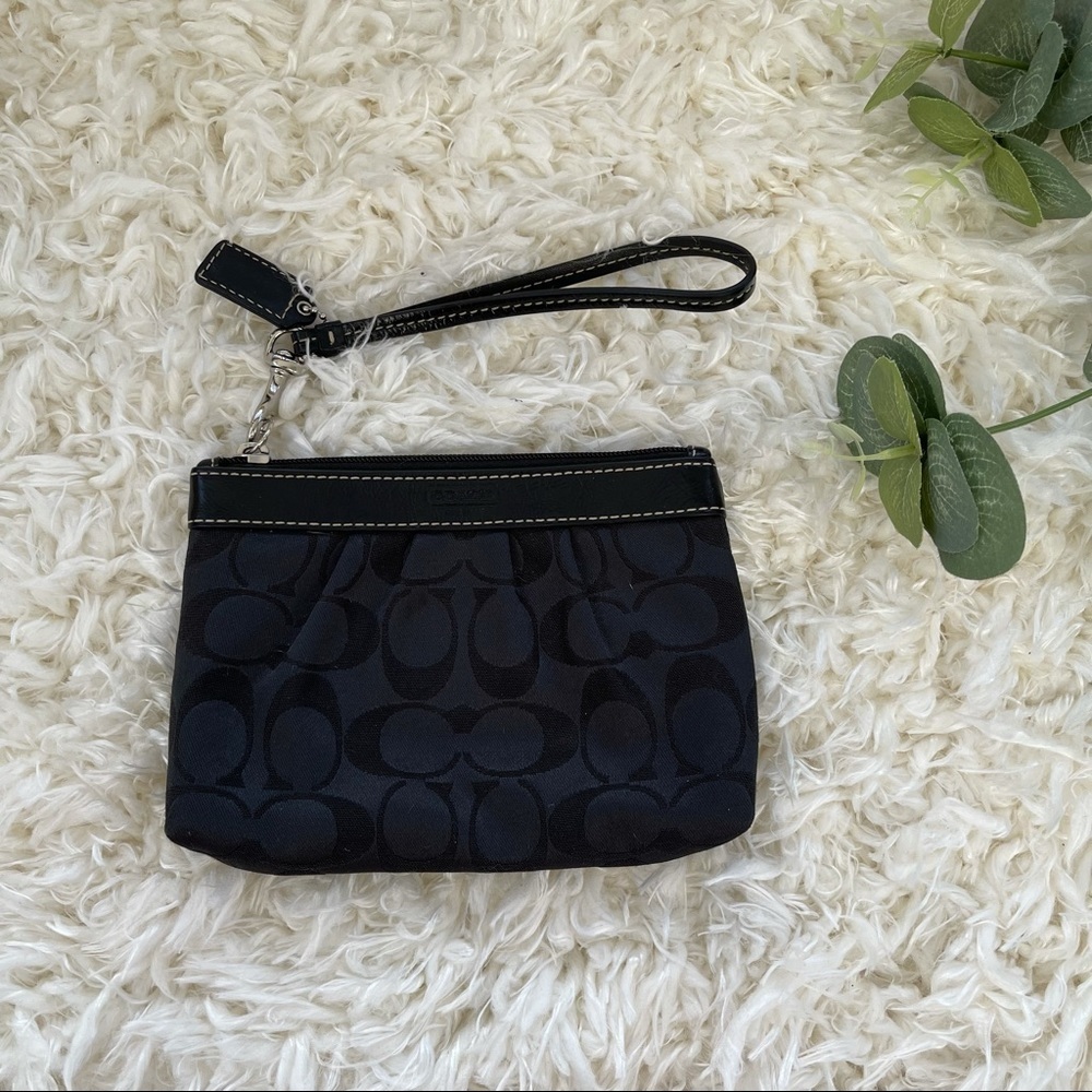 Coach Little Black Monogram Wristlet‎